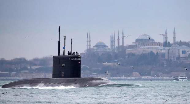 Sottomarino nucleare russo vicino alla Sicilia, è armato con 24 missili: aerei Nato lo seguono dall'alto