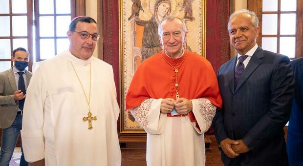 Il cardinale Parolin con il ministro Piantedosi e l'abate di Montevergine