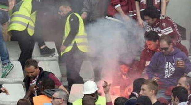 Arrestato il tifoso della Juventus che lanciò una bomba carta durante il derby con il Torino