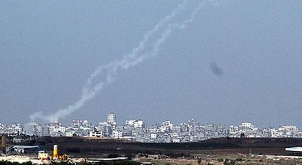 Trenta razzi lanciati da Gaza a Israele, Stato ebraico risponde con un bombardamento