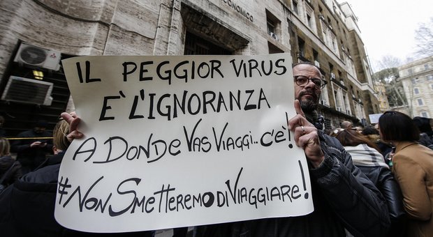Coronavirus a Napoli, scuole aperte e appello di de Magistris: «La paura offusca la ragione»