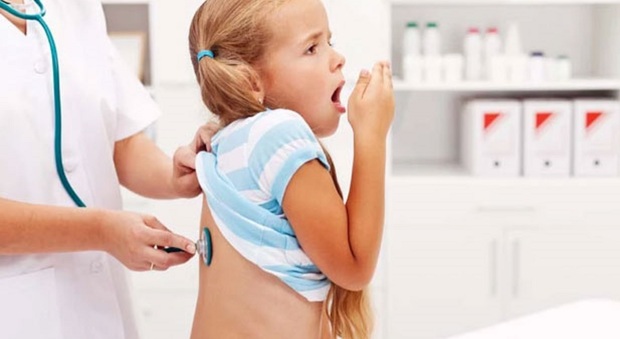 Secca, catarrosa o stizzosa: ecco come combattere la tosse dei bimbi