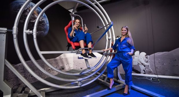 Malori alla mostra sullo spazio, il giroscopio gravitazionale vietato agli over 60