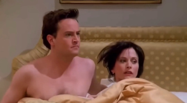 Matthew Perry, Courteney Cox rivela: «La storia fra Chandler e Monica? All'inizio doveva essere solo un'avventura di una notte»