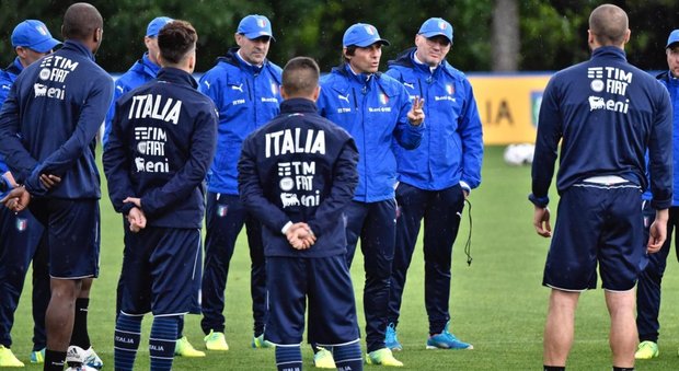Nazionale, Conte va avanti con il 3-5-2: anche De Rossi e Cataldi tra i centrali