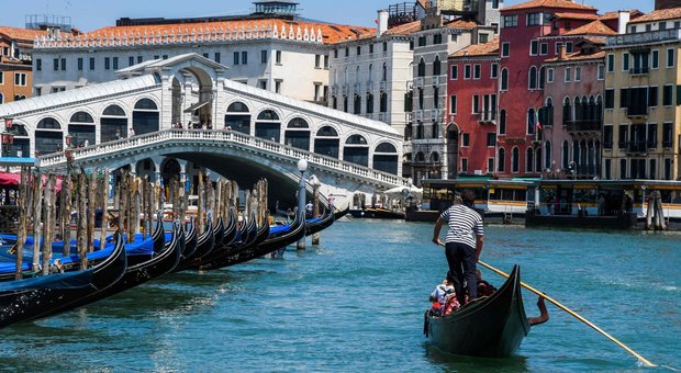 Borsa sospetta fatta brillare a Venezia: stop vaporetti, città con il fiato sospeso
