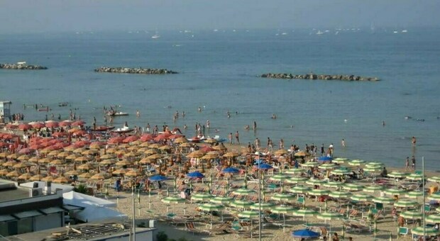 Porto San Giorgio, ecco l'ordinanza di Ferragosto: i divieti riguardano le spiagge e il consumo di bevande