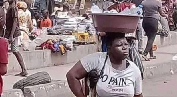 Napoli, Osimhen ritrova la donna nigeriana senza una gamba