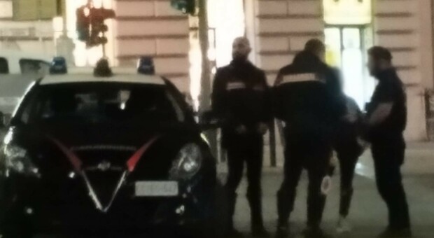 Due brutali aggressioni nel giro di 20 giorni: i bulli sono i padroni di piazza Roma
