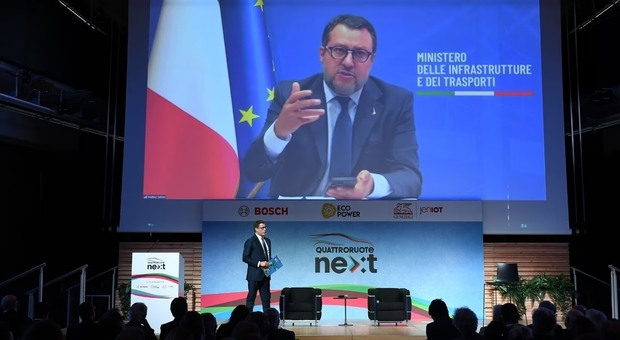 Matteo Salvini intervistato dal direttore di Quattroruote Gianluca Pellegrini nel corso del Quattroruote Next