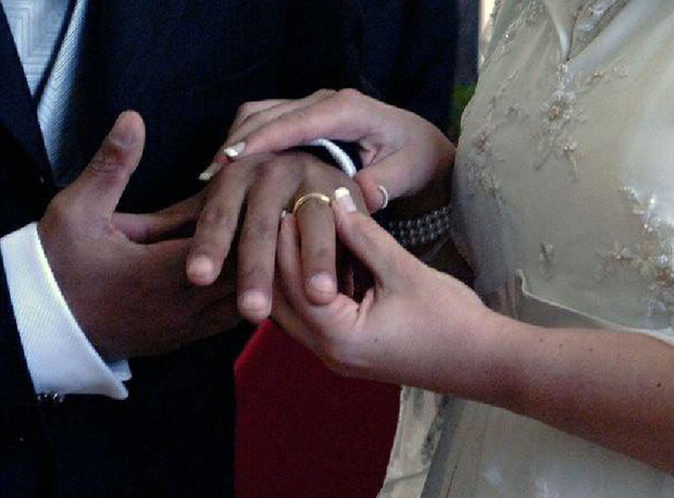Il re dei playboy indonesiano si sposa 87 volte: e sta già pensando alla prossima moglie