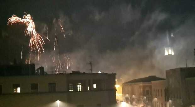 Botti di fine anno, si ribalta una batteria di fuochi d'artificio: tre ragazzini feriti a Priverno