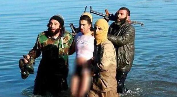 Isis, caccia coalizione abbattuto in Iraq: pilota catturato da terroristi