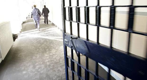 Rebibbia, droga e cellulari in carcere: arrestate 10 persone