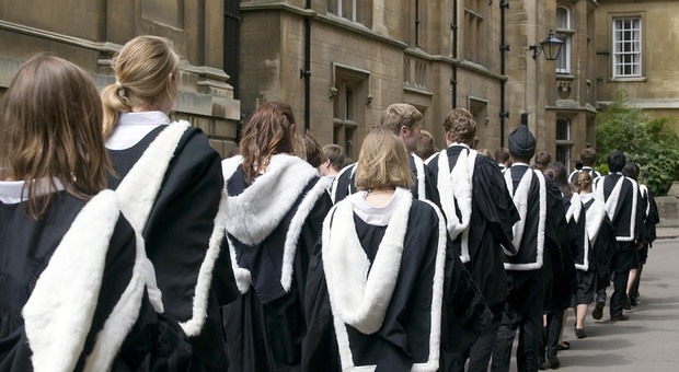 Oxford apre agli studenti più poveri: entro il 2023 saranno almeno il 25%