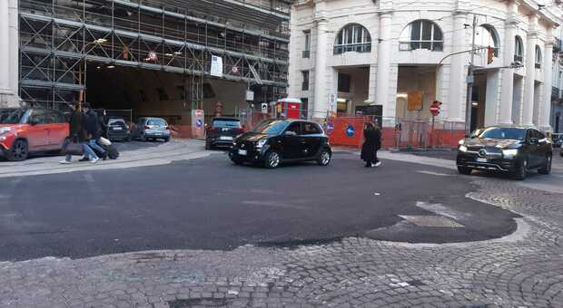 Napoli, lavori fermi nella Galleria Vittoria: «Il Comune ha sbagliato il progetto di restauro»