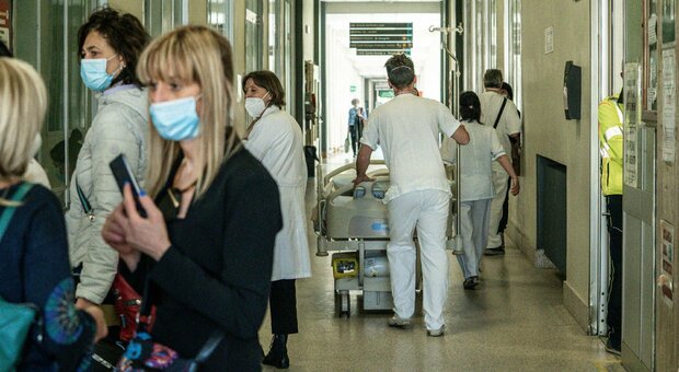 Covid, stretta negli ospedali per tutelare i pazienti: ecco cosa cambia, le nuove regole in arrivo