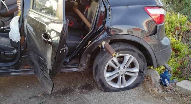 Choc in Sicilia, auto infilzata da un palo di ferro: morto bambino di sei anni