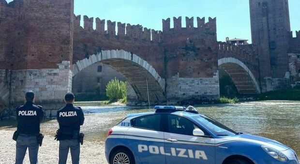 Verona, cinque poliziotti arrestati: sono accusati di tortura
