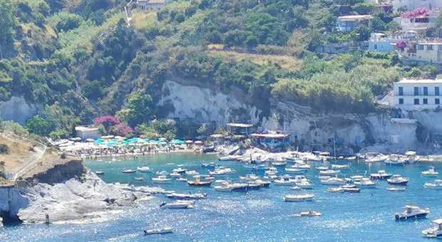 Caos Ponza, limiti ai turisti in barca