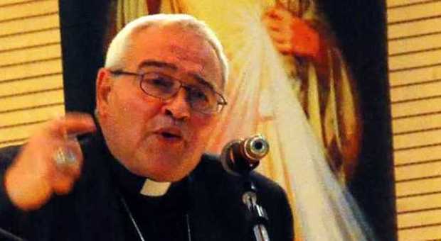 "La crisi economica? È colpa dell'aborto". Bufera su don Luigi Negri, vescovo di Ferrara