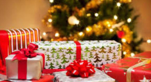 Attenti ai regali di Natale e ai cosmetici: ecco come comprare in sicurezza