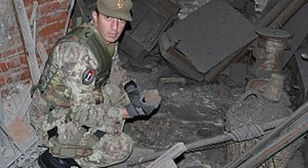 Vicenza, con la mola a disco su una bomba da cannone: uomo gravemente ferito dall'esplosione