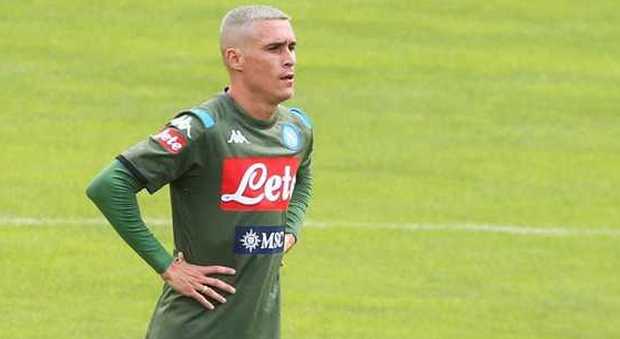 Napoli sorpresa in campo a Dimaro nuovo look tutto grigio per