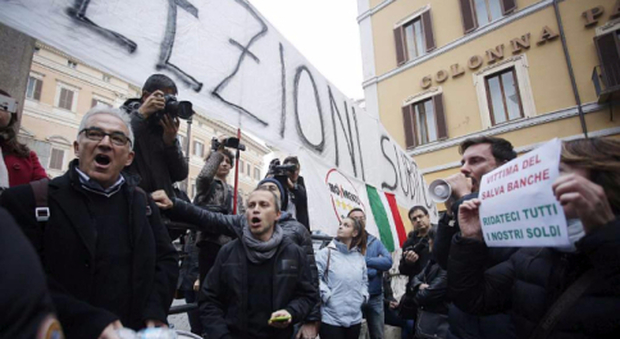 Salvabanche, sit-in a Montecitorio di vittime PopVi e Veneto banca