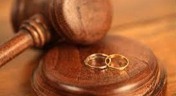 «Il mio matrimonio deve essere annullato» A 73 anni ricorre al Tribunale ecclesiastico