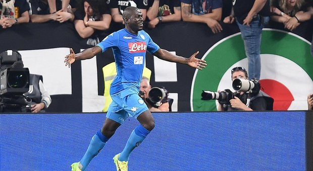 L'agente di Koulibaly rassicura: «Kalidou ha contratto col Napoli»