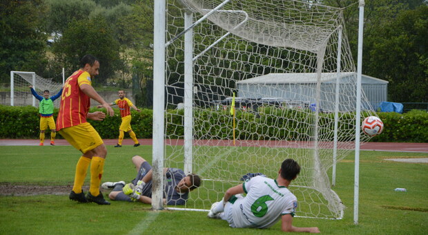 Un gol durante il derby Castelfidardo-Recanatese del 16 maggio scorso finito 2-1