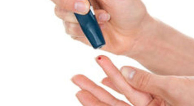 Diabete, pungersi il dito è necessario per rilevare la glicemia