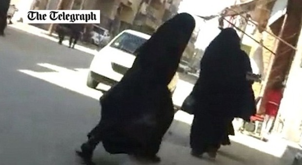 Isis, due ragazzine inglesi scappano da Londra ​e sposano guerriglieri jihadisti