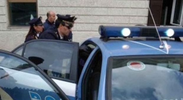 Trieste, ruba la pistola a un poliziotto ​e si spara in testa: muore un 21enne