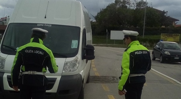 Ancona, sosta selvaggia all'elisoccorso: furgone blocca l'entrata alle ambulanze