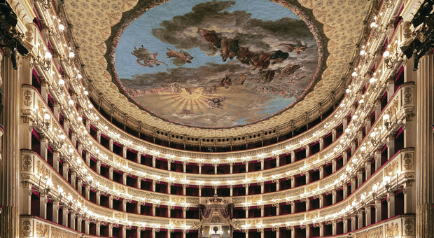 Napoli, il Teatro di San Carlo riparte con le visite guidate