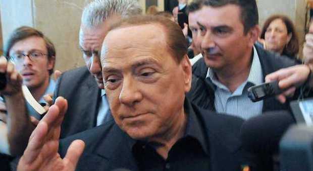 Berlusconi per sbaglio alla festa del Pd, l'ex Cav smentisce: una storiella montata ad arte