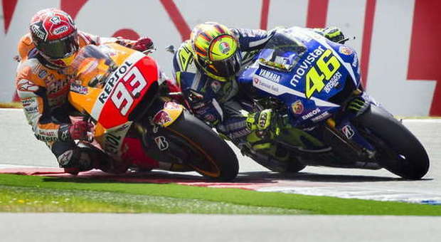 Valentino Rossi (Yamaha) e Marc marquez ( Honda)