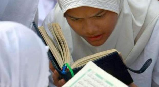 La zia applica rigidi precetti islamici, a 12 anni costretta a fare da “schiava”
