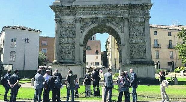 Gli ispettori Unesco all'Arco Traiano
