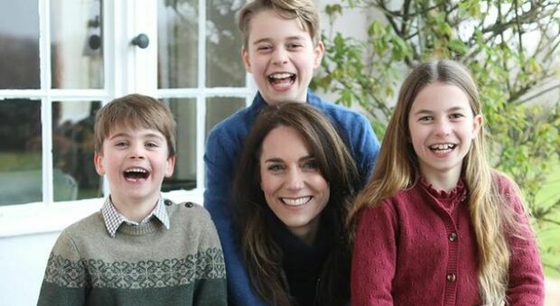 Kate Middleton, la prima foto ufficiale dopo la malattia: «Grazie per il vostro supporto». Kensington palace rompe (finalmente) il silenzio
