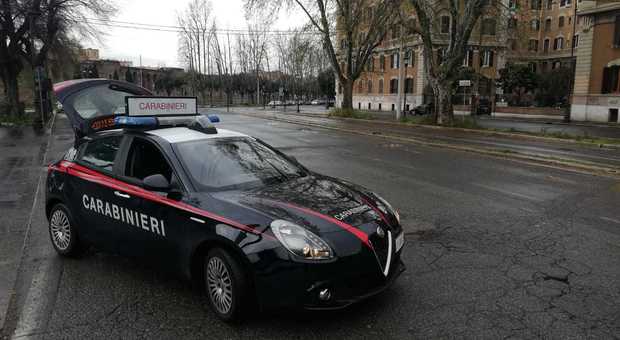Controlli dei carabinieri a viale Trastevere