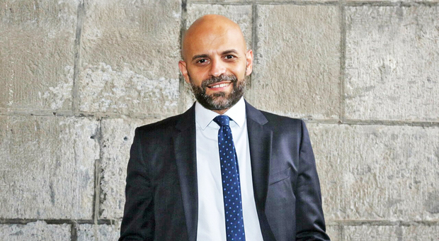 Napoli senza assistenti sociali, l'assessore Luca Trapanese: «Presto altre assunzioni ma sono ancora pochi»