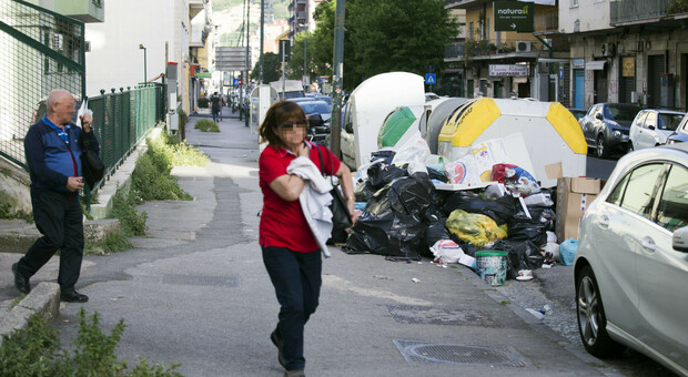 Napoli, rifiuti buttati senza alcuna norma 19 multe a Pianura e Fuorigrotta