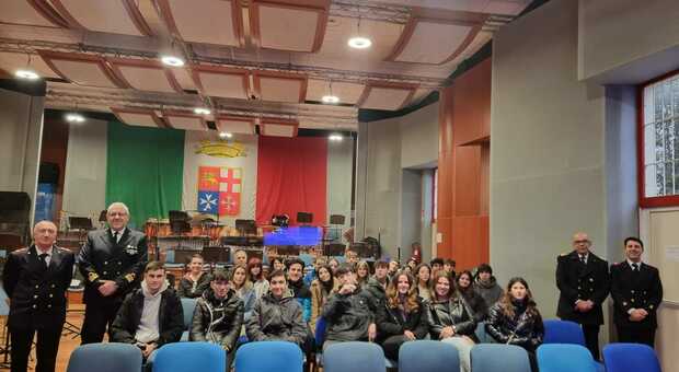 La Banda musicale della Marina Militare entra nelle scuole superiori di Ronciglione e Roma