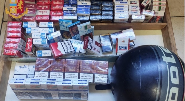 In scooter contromano a Napoli, arrestati: portavano sigarette di contrabbando