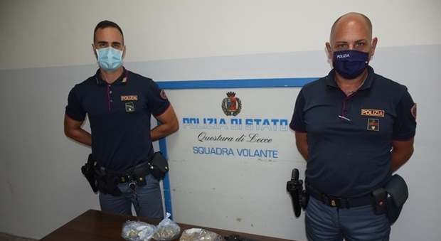 Lecce, 21enne ai domiciliari per rapina scoperto a spacciare droga nel suo appartamento