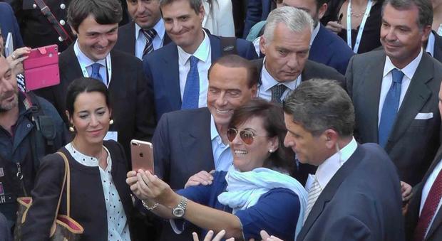 Elezioni, ecco Berlusconi il rottamatore: «Al Sud imprenditori e giovani»