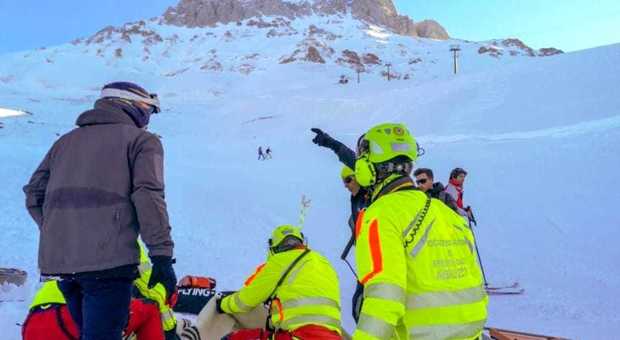 Scivola dal ghiacciaio del Calderone per circa 100 metri: grave una donna